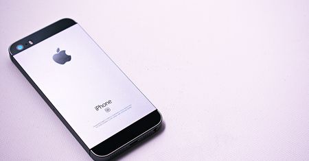 Apple zmienił zalecenia ws. czyszczenia iPhone'a. W tle oczywiście koronawirus