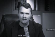 Charlie Kirk w swoim podcaście, YouTube