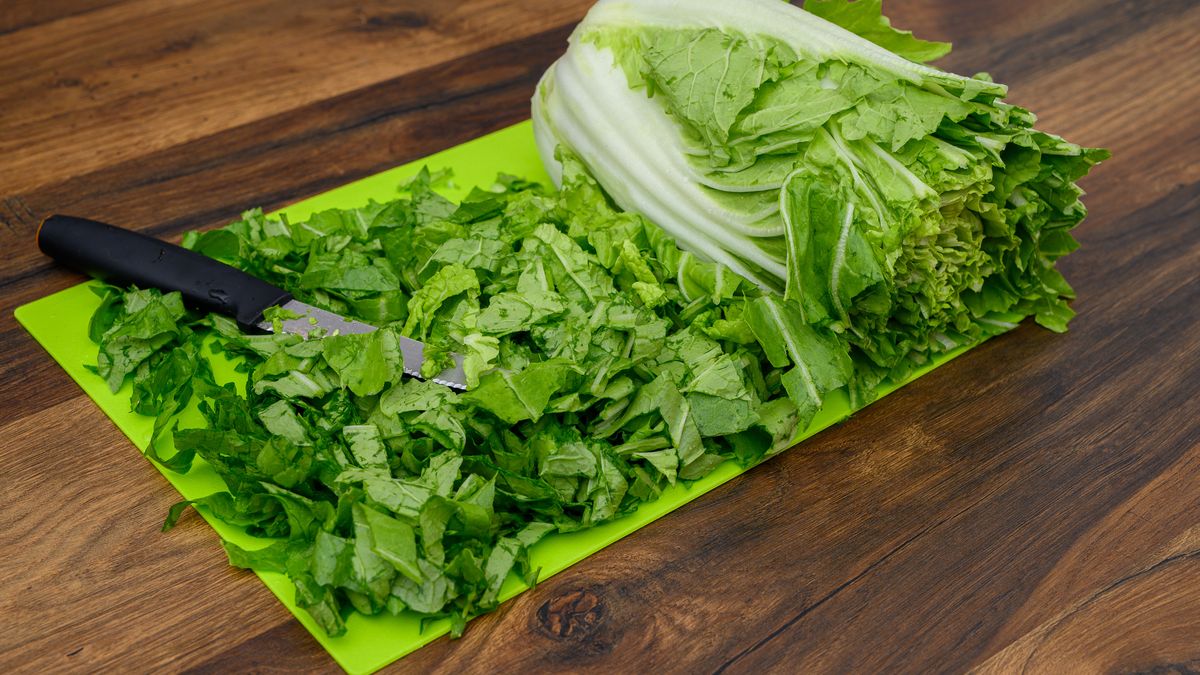 Prosty przepis na sałatkę z kapusty pekińskiej 