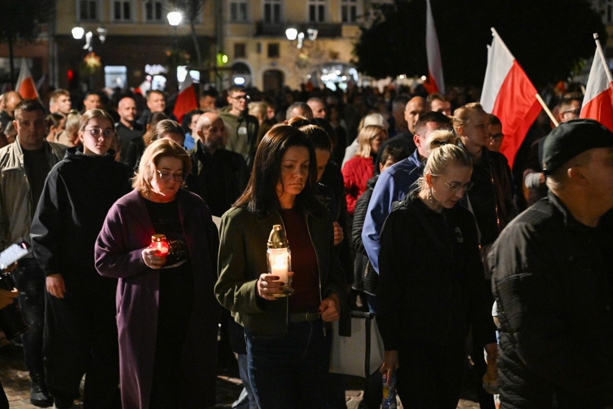 Marsz Ciszy w Jarosławiu po ataku nożownika. Setki osób