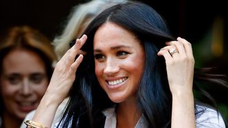 Meghan Markle pokazała się bez makijażu i w KRĘCONYCH WŁOSACH! Fani pieją z zachwytu: "Absolutnie oszałamiająca" (FOTO)