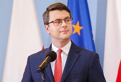 Godzina policja w sylwestra odwołana. Rzecznik rządu o pozostałych obostrzeniach