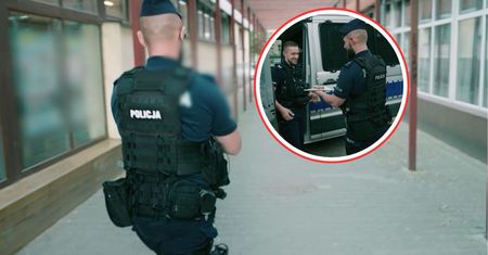 Ruszył do radiowozu. Co za scena. Policjant wypalił. "Dałbym ci buzi"