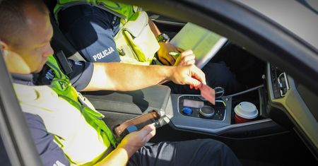 Czy za prędkość na autostradzie można stracić prawo jazdy? Zobacz, jakie są przepisy