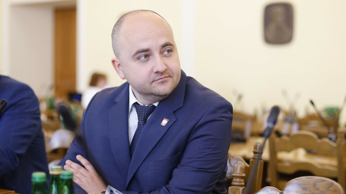 Kara za wejście na dach. Prezydium Sejmu zdecydowało ws. posła Dariusza Mateckiego