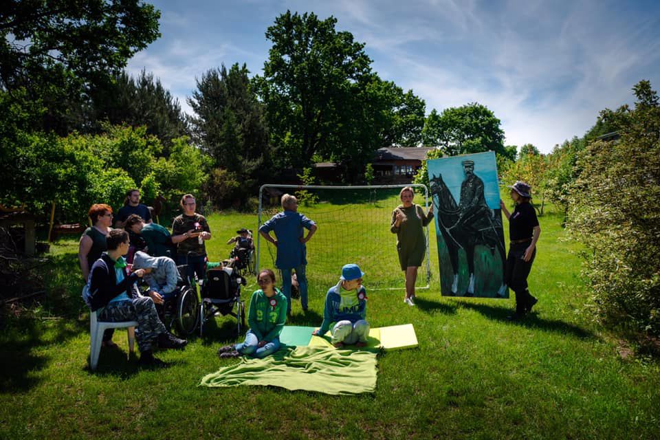 Projekt, na który fundacja otrzymała dofinansowanie - warsztaty patriotyczne na końskim grzbiecie