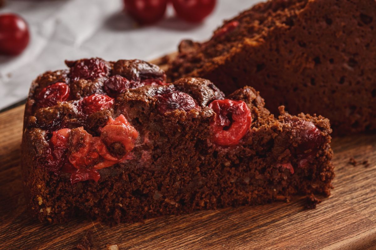 Chocolate sour cherry cake: A simple yet irresistible treat