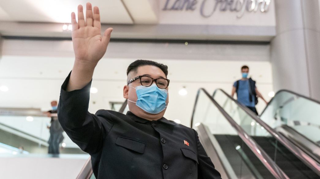 Dowódca Korei Północnej Kim Dzong Un w maseczce na twarzy.