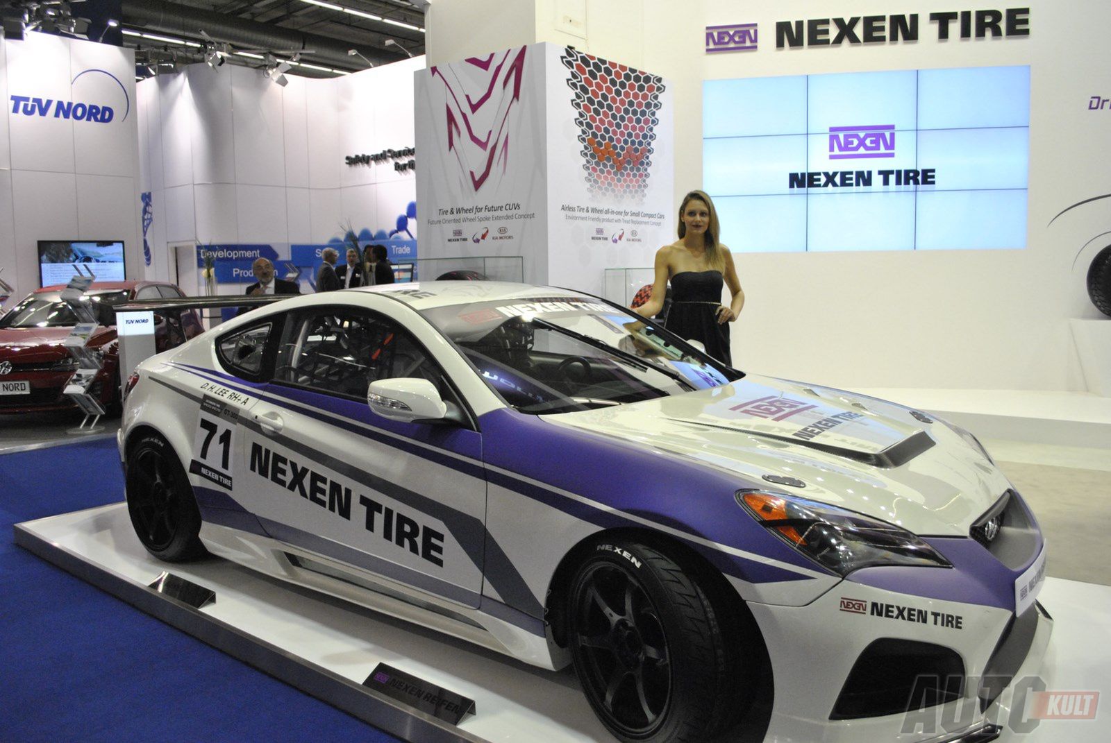 Hostessy Frankfurt Motor Show 2013 [galeria] 24