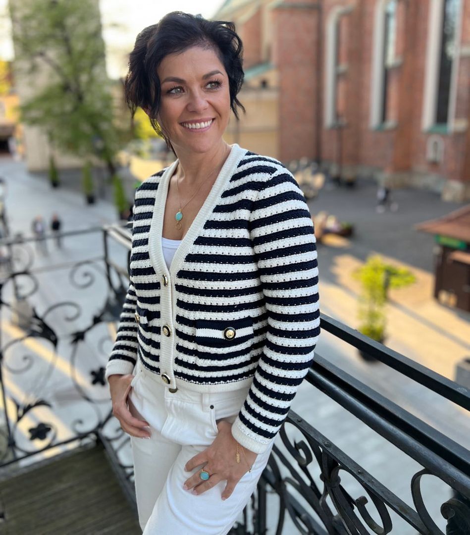 Katarzyna Cichopek postawiła na pasiasty sweter 