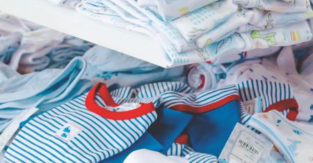 Skażone ubranka dla dzieci. Znana platforma przeprasza klientów