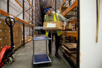 Praca. Gdzie obiecują Polakom duże zarobki i przywileje na rynku pracy?