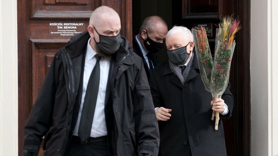 Jarosław Kaczyński w kościele. Prezes PiS poświęcił palmy