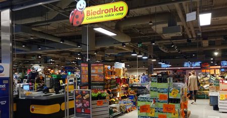 Znane marki kontra zamienniki Biedronki. Dietetyk radzi, jak zaoszczędzić
