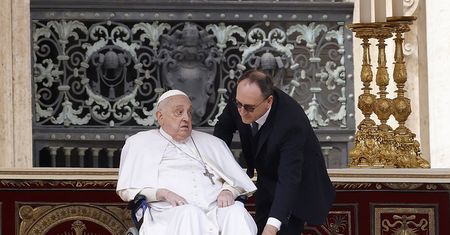 Ostatnie chwile papieża Franciszka. Co powiedział pielęgniarzowi?