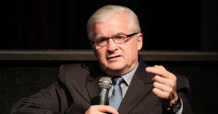 Pat na linii UE-polski rząd? Cimoszewicz: Unia ma ruch