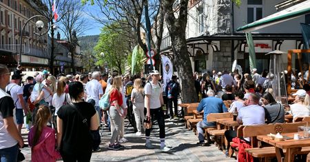 Dają 100 zł za godzinę pracy w wakacje. Ale jest jeden haczyk