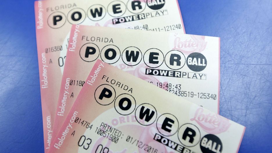 Powerball - szale?stwo w USAPurchased Powerball lottery tickets are shown Tuesday, Jan. 12, 2016, in Miami. The Powerball jackpot has grown to over $1 billion dollars for the next drawing on Wednesday. (AP Photo/Alan Diaz)AP