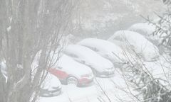 Pomorze pod śniegiem. Karetki utknęły w zaspach, szkoły odwołały zajęcia przez pogodę