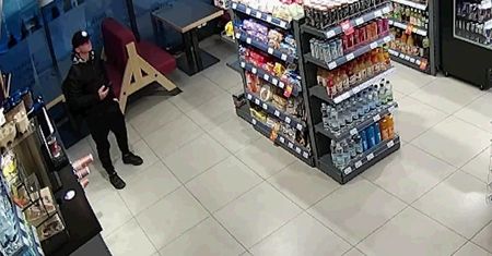 Ukradł zabezpieczony rower, nagrała go kamera na stacji paliw. Jest nagranie z monitoringu