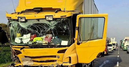 Wypadek na A4. Kierowca ciężarówki w szpitalu