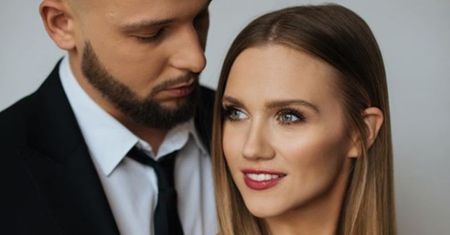 Agnieszka Kaczorowska pozuje z mężem. Prawdziwy z niego szczęściarz