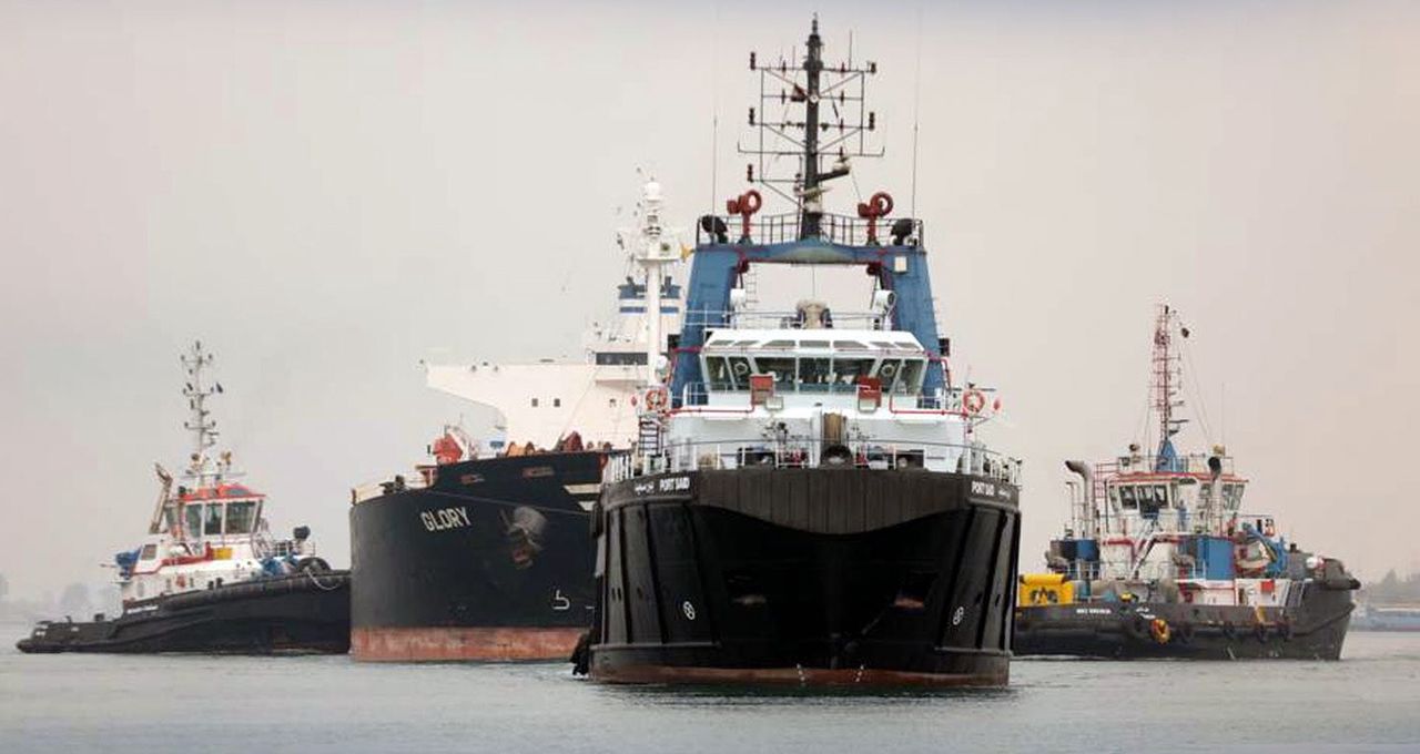 Global shipping giants halt transit through Suez Canal following Yemeni attacks