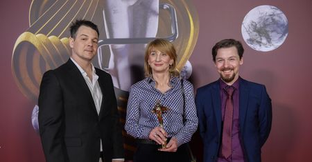 Wdowa po Stanisławie Sojce i jego synowie odebrali nagrodę. Czym zajmują się Antek i Janek?