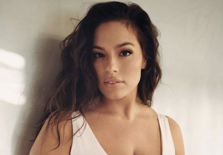 Ashley Graham opublikowała nagie zdjęcie w ciąży 