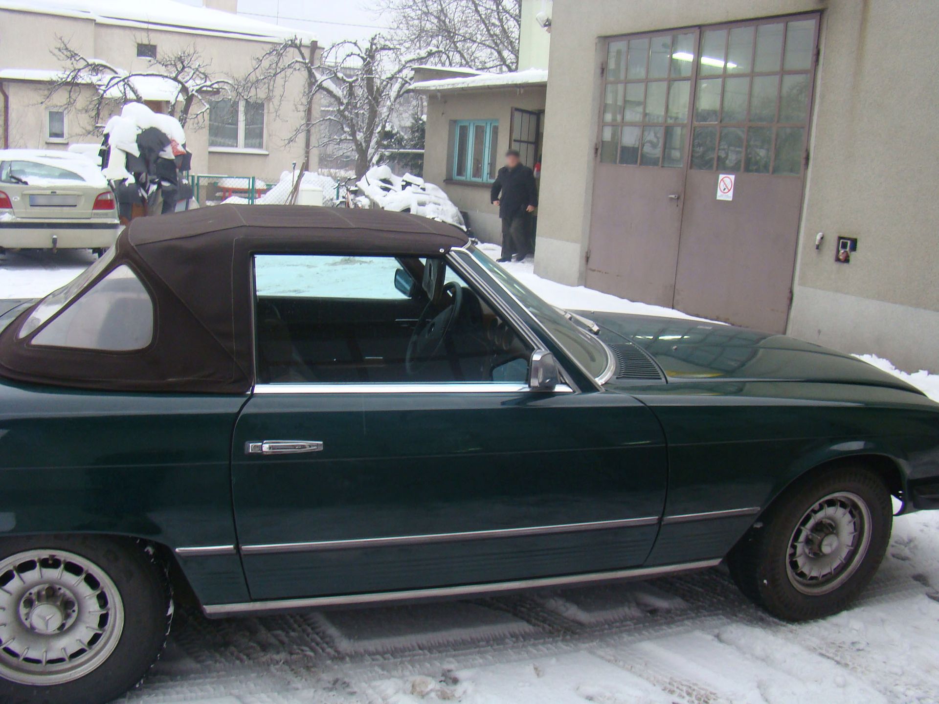 Mercedes 450 SL (R107) - demontaż składanego dachu 2