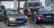 Stupsk: Próbował uniknąć kontroli. Ukrył BMW za ciężarówką
