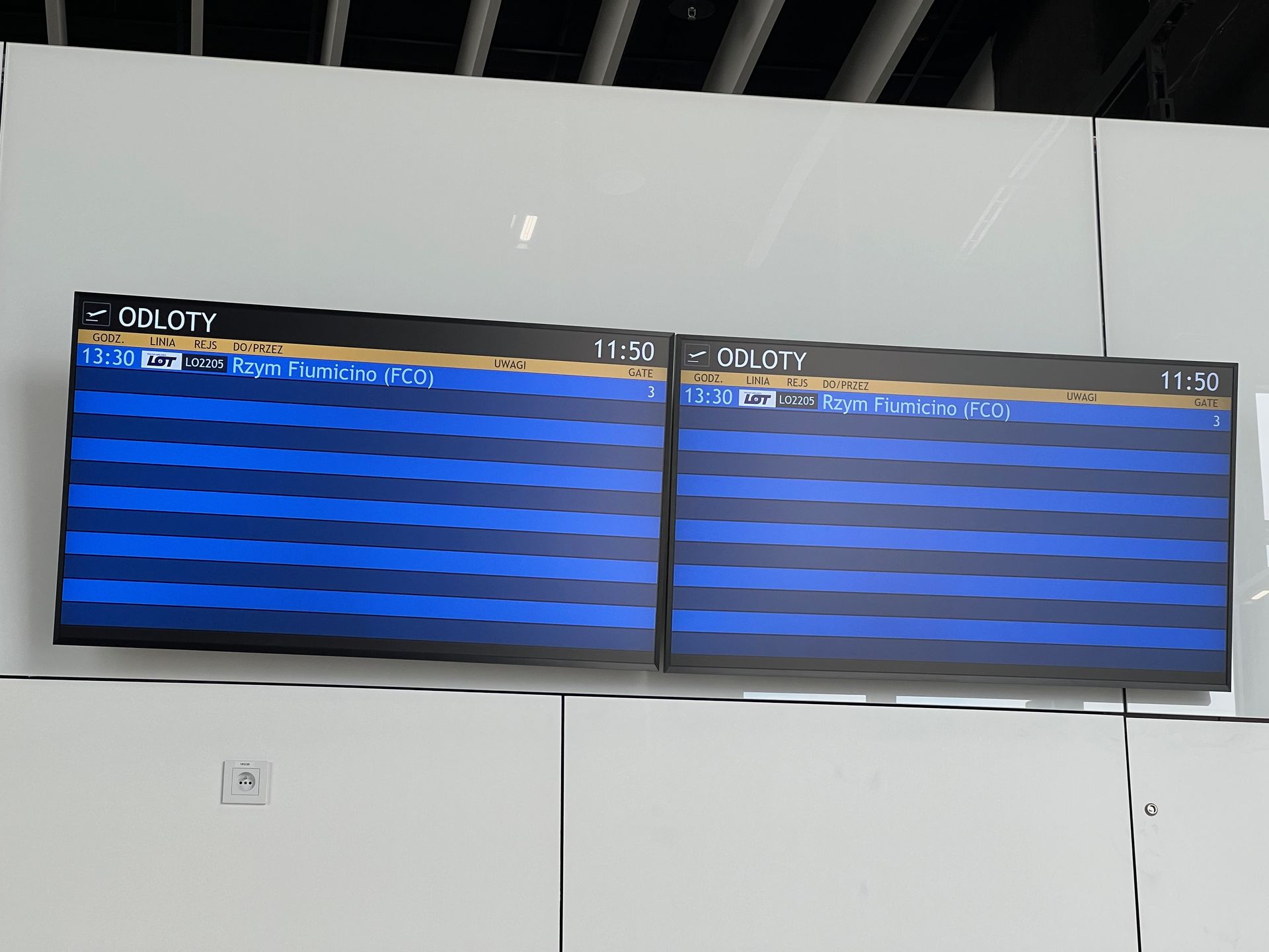 Pierwszym rejsowym samolotem z pasażerami na Lotnisku Warszawa-Radom będzie LOT z Paryża. W piątek wylot do Rzymu