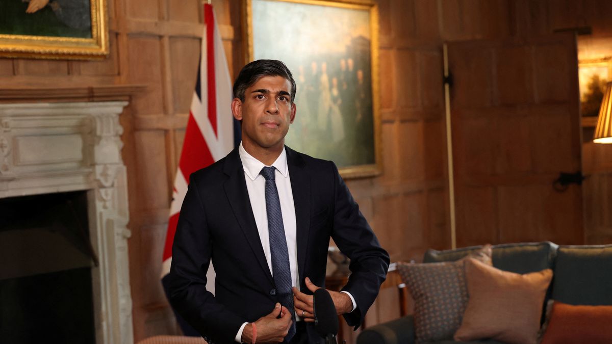AYLESBURY, ENGLAND - OCTOBER 8: Britain's Prime Minister Rishi Sunak records a video message about the situation in Israel at Chequers, the official country residence of the Prime Minister, on October 8, 2023 in Aylesbury, England. Israel has said that more than 100 people have been taken hostage and 600 are dead following Hamas’s surprise attack on Israel from Gaza, which began on October 7th. The prime minister said he had spoken to Benjamin Netanyahu and offered to send “diplomatic or security support” to the region if requested. (Photo by Suzanne Plunkett - WPA Pool/Getty Images)