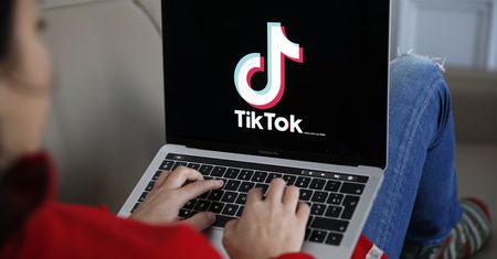TikTok walczy z pornografią i przemocą. Usunął ponad 60 mln filmów