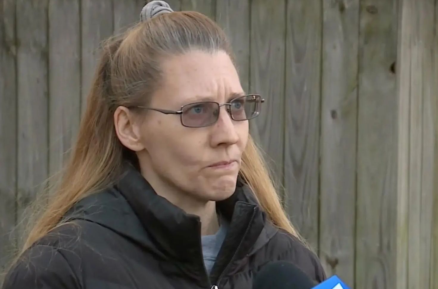 Kobieta mieszkała ze zwłokami męża