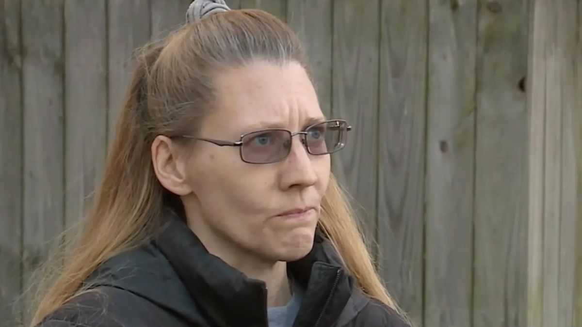 Kobieta mieszkała ze zwłokami męża