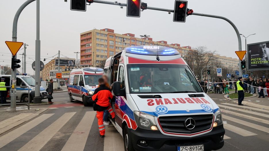miejsce wypadku
Marcin Bielecki
akcja ratunkowa, piesi, Plac Rod�a, ranni, samoch�d, wypadek, wypadek w Szczecinie