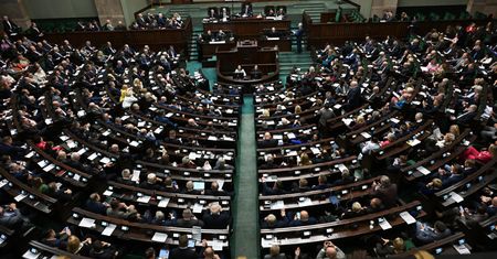 Alkohol dla posłów trochę droższy. Po pytaniach WP podwyżka w "barze za kratą"