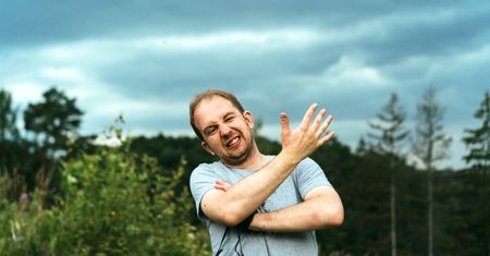Żyją w Polsce, przyciąga je ludzki zapach. Mogą być przyczyną śmierci