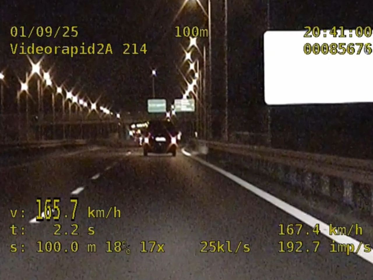 18-latek zatrzymany sześć h po zdaniu na prawo jazdy. Jechał 165 km/h