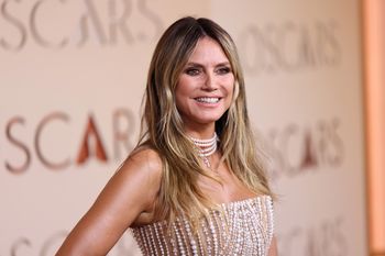 Mini i dekolt w roli głównej. Klum wie jak zwrócić uwagę