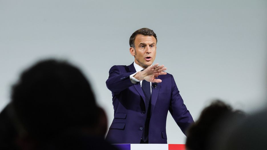 President Macron holds a press conference after calling new general elections in France
epa11405475 French President Emmanuel Macron holds a press conference about his decision to dissolve the parliament and calling for elections, in Paris, France, 12 June 2024. President Macron called for unity against the extremes in upcoming general elections of France. The French president announced on 09 June the dissolution of the National Assembly and called for new elections on 30 June and 07 July after his Renaissance Party was defeated by the far right Rassemblement National in the Europen election.  EPA/TERESA SUAREZ 
Dostawca: PAP/EPA.
TERESA SUAREZ