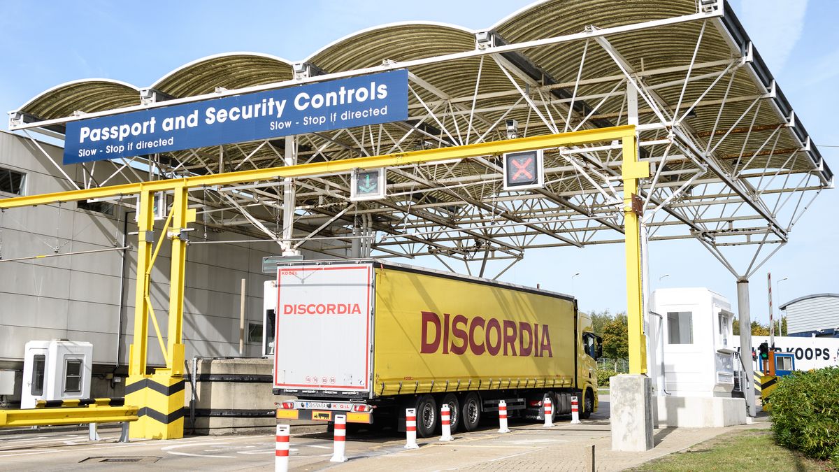 Koronawirus w Wielkiej Brytanii. Polscy przewoźnicy zatrzymani przed wjazdem do Eurotunelu (zdj. ilustracyjne).