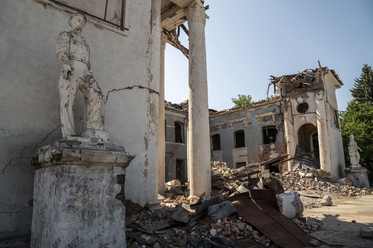 Russia claims push into central Ukraine as peace talks stall and pressure mounts on Kyiv