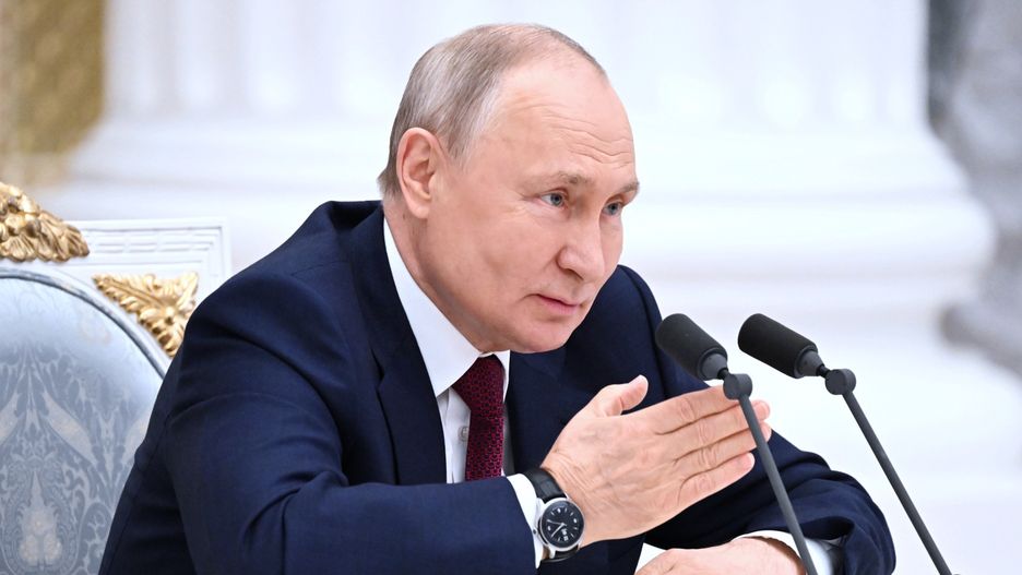 Russian President Vladimir Putin attends a meeting with graduates of the Russian Presidential Academy of National Economy and Public Administration in Moscow
epa10725862 Russian President Vladimir Putin attends a meeting with graduates of the Russian Presidential Academy of National Economy and Public Administration (RANEPA) at the Kremlin in Moscow, Russia, 04 July 2023.  EPA/PAVEL BEDNYAKOV/SPUTNIK/KREMLIN POOL MANDATORY CREDIT 
Dostawca: PAP/EPA.
PAVEL BEDNYAKOV/SPUTNIK/KREMLIN POOL