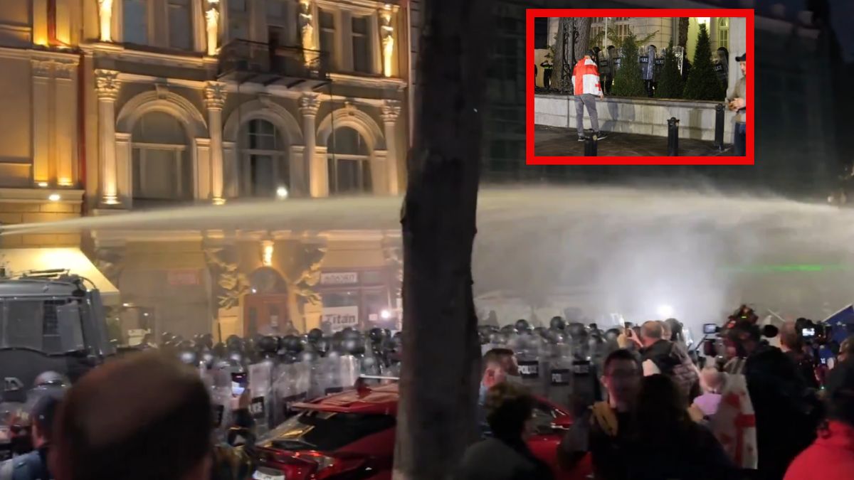  Tbilisi: szturmowali pałac prezydencki. Policja użyła armatek wodnych