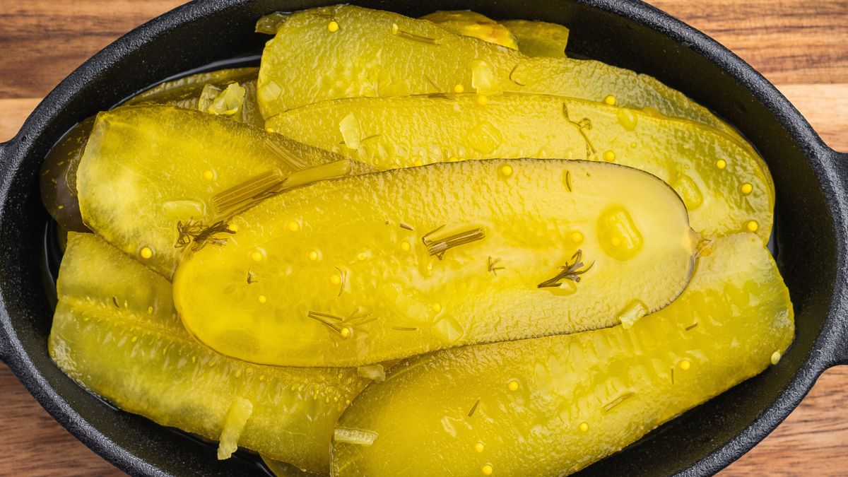 Prosty przepis na ogórki kanapkowe z kurkumą