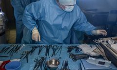 Niecodzienna operacja. Usunęli pacjentowi 16‑kilogramowego guza