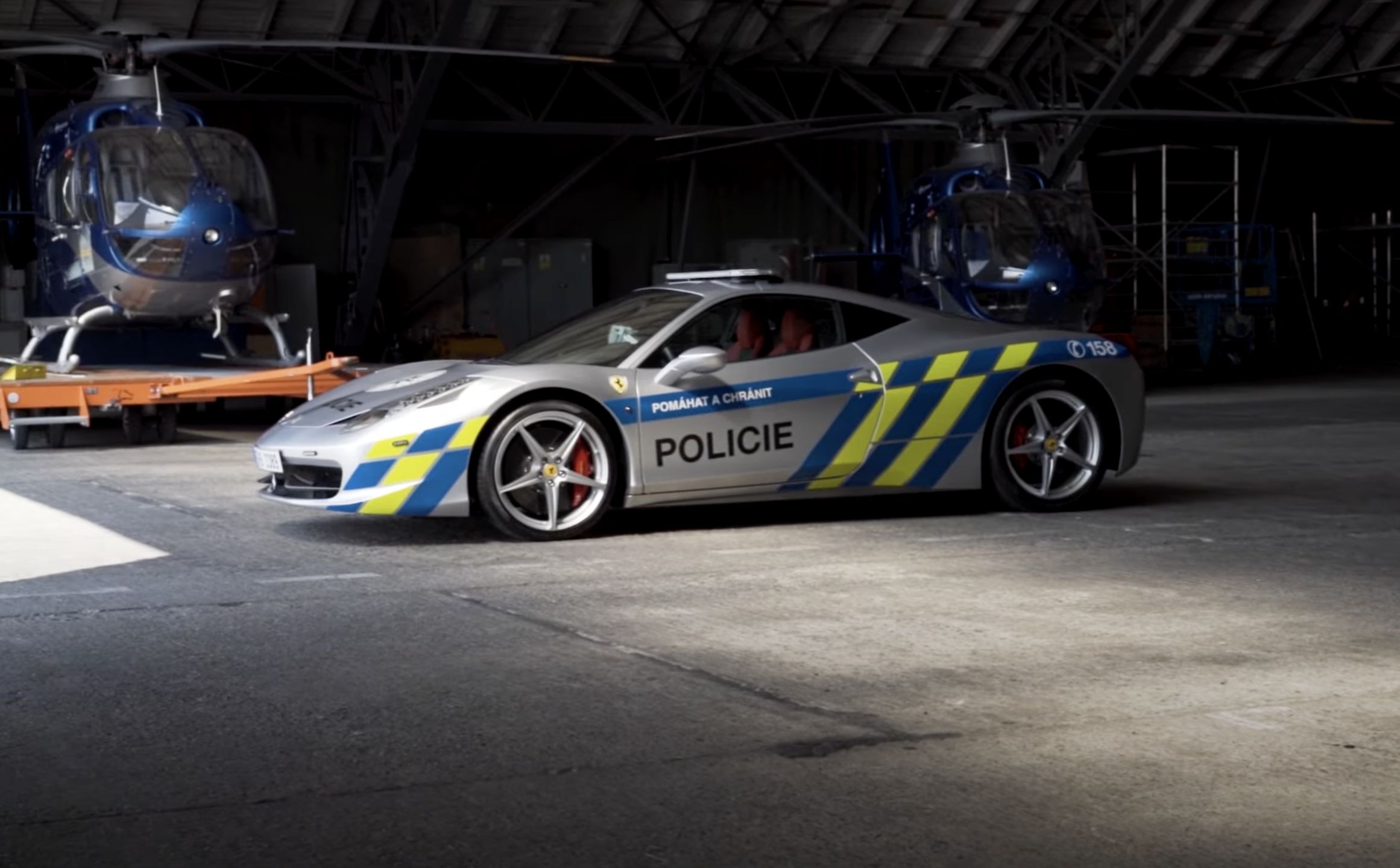 Policyjne Ferrari 458 Italia