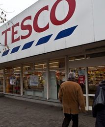Rewolucja w kasach samoobsługowych Tesco. Mniej agresywne komunikaty